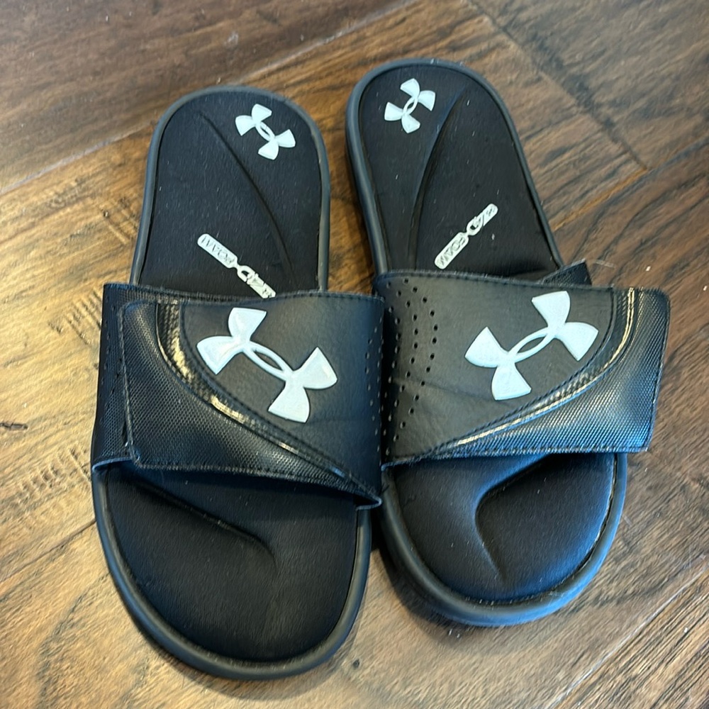 Me and size 9 under armor foam sandals 4D foam